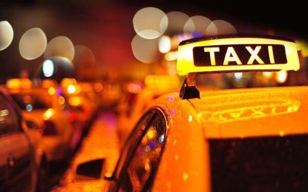 В Курске водитель такси ограбил пьяного пассажира