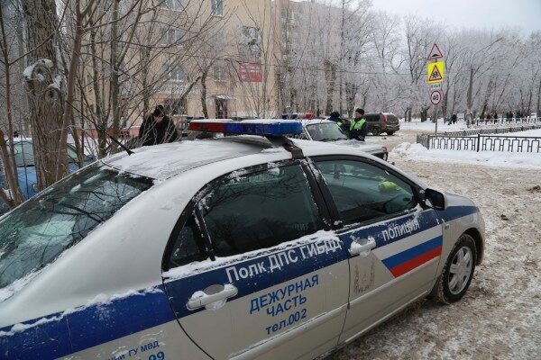 В Москве на Крымском Валу перевернулось инкассаторское авто