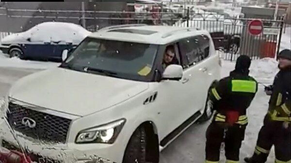 В Москве водитель Infiniti не пропустил две пожарные машины и «скорую»