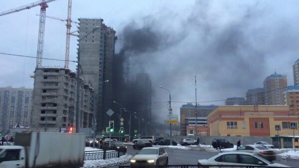 В Новороссийске загорелся строящийся дом