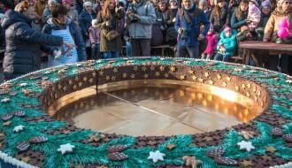 В Одессе испекли уникальный гигантский торт-калач: появились фото