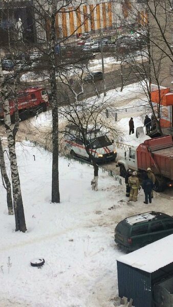 В одном из дворов Нижнего Новгорода мужчину насмерть сбил мусоровоз