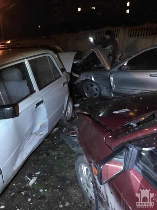 В Ровно пьяный водитель повредил более 20 автомобилей