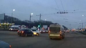 В Рязани попал на видео момент ДТП на опасном перекрёстке