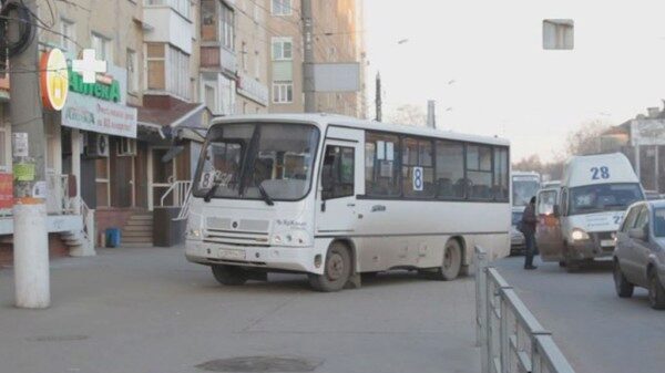 В Рязани при столкновении маршрутки и автомобиля пострадали 8 человек