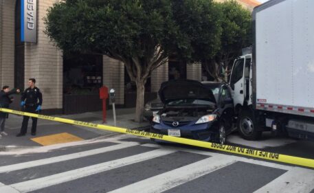 В Сан-Франциско грузовик протаранил толпу пешеходов