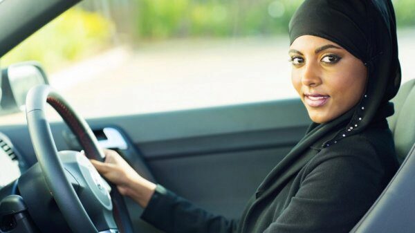 В Саудовской Аравии открыли первый автосалон для женщин