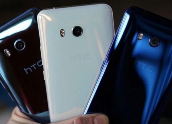 В Сети появились рендеры безрамочного смартфона HTC U12
