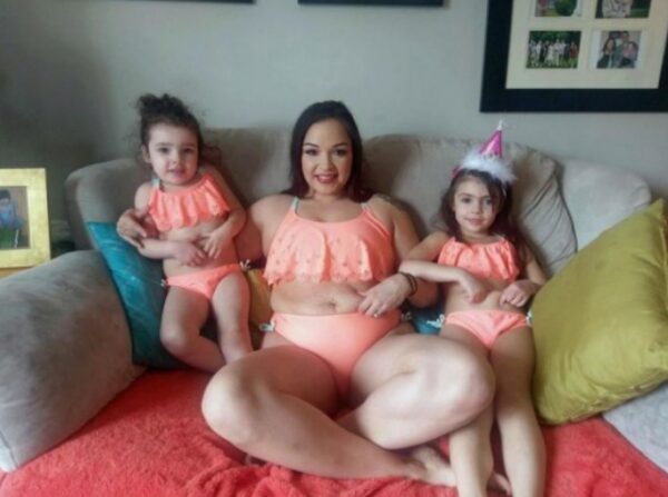 В США мать двоих детей прославилась в Сети за фото с растяжками в Instagram