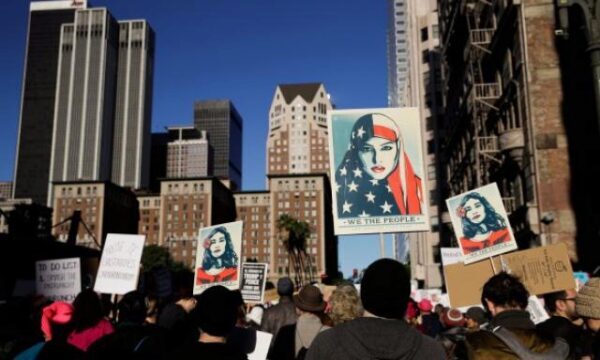 В США на «Марш женщин» против политики Трампа вышли сотни тысяч человек
