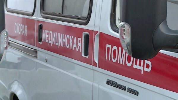 В Вологде кондуктор упала на пассажирку в автобусе и сломала ей ребро