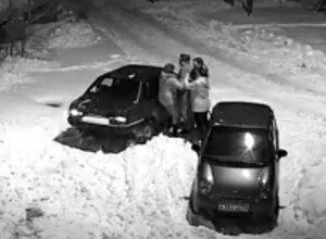 В Воронеже на видео попала драка водители из-за парковки