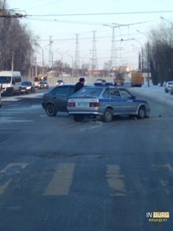 В Екатеринбурге автомобиль полиции попал в ДТП