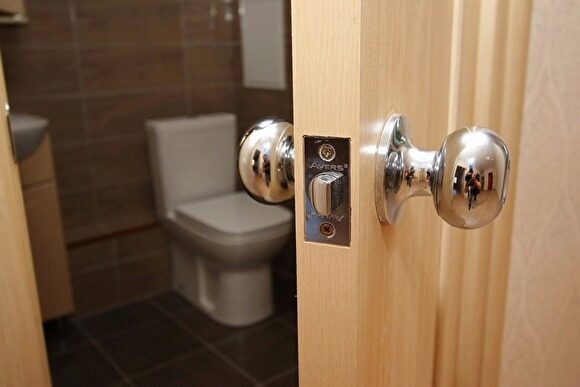 В Екатеринбурге в правительственном здании пойман маньяк, подглядывавший в женском туалете