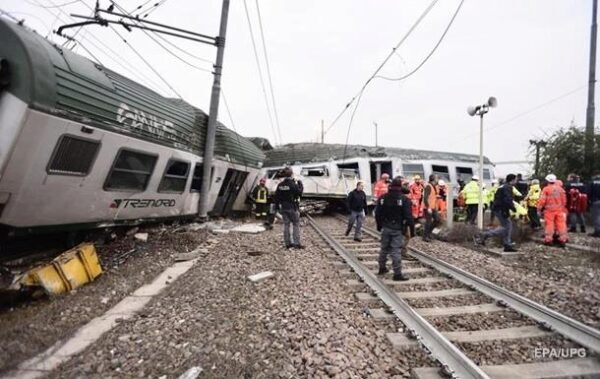В Италии поезд сошел с рельсов: есть погибшие