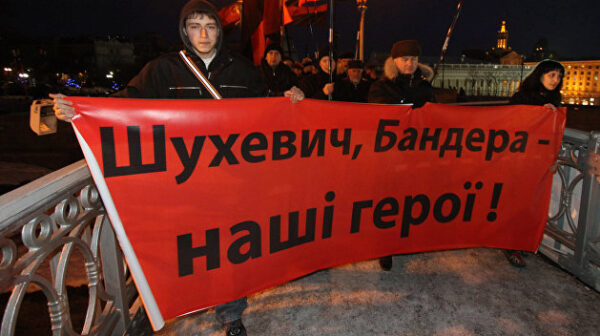 В Киеве националисты проводят шествие в честь дня рождения Бандеры