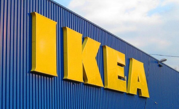 Владелец стола из IKEA обнаружил, что его покупка – картонная
