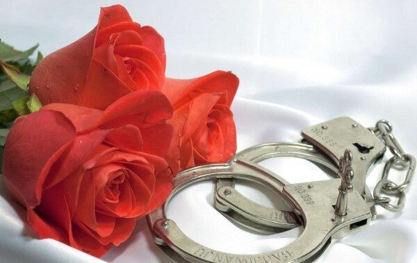 Воронежец украл 31 розу для жены в день свадьбы