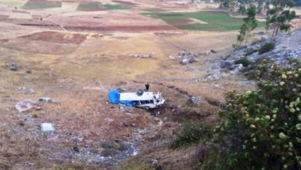 В Перу пассажирский автобус рухнул в пропасть, погибли как минимум 25 человек
