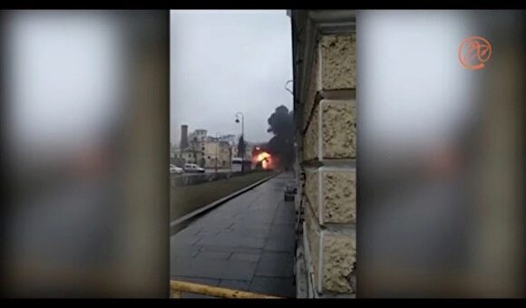 В Петербурге сгорел школьный экскурсионный автобус