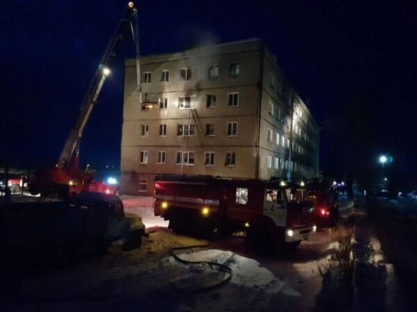 В РФ из-за пожара в общежитии сгорели пятеро людей, двое из них дети