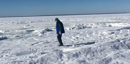Житель Массачусетса снял на видео "замерзший" океан
