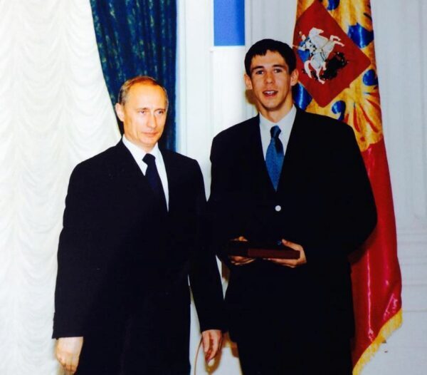Алексей Панин поделился в Instagram архивным снимком с Владимиром Путиным