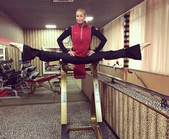 Анастасия Волочкова сказала, что не перестанет делать свои шпагаты
