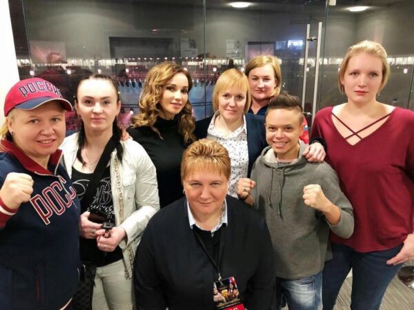 Анфиса Чехова пригрозила обидчикам расправой при помощи знакомых женщин-боксеров