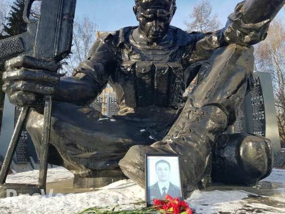 Цветы Герою: память майора Романа Филипова почтили в Екатеринбурге (ФОТО)