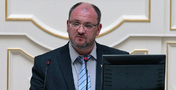 Депутат Максим Резник: «С этой трибуны часто выступают идиоты»