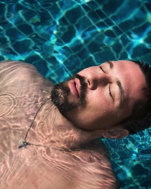 Дима Билан показал в Instagram заплыв в бассейне