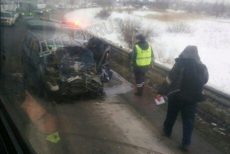 Два человека погибли в ДТП с автобусом и легковушкой в Иркутске