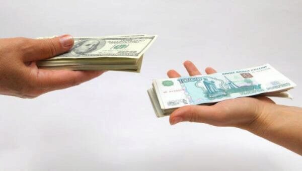 Экономисты: В течение 3-х месяцев рубль может снизиться к доллару до 59