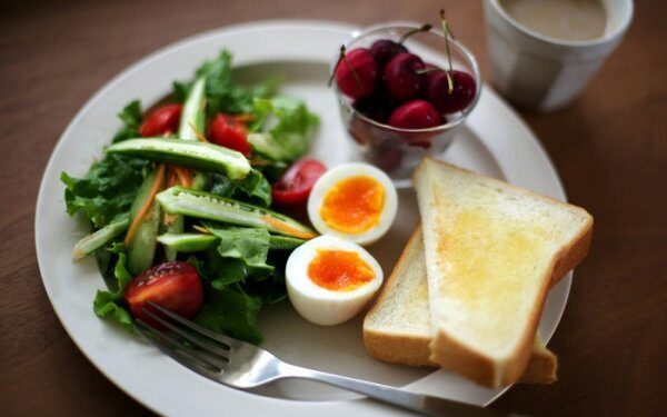 Эксперты выяснили, что худые люди едят на завтрак