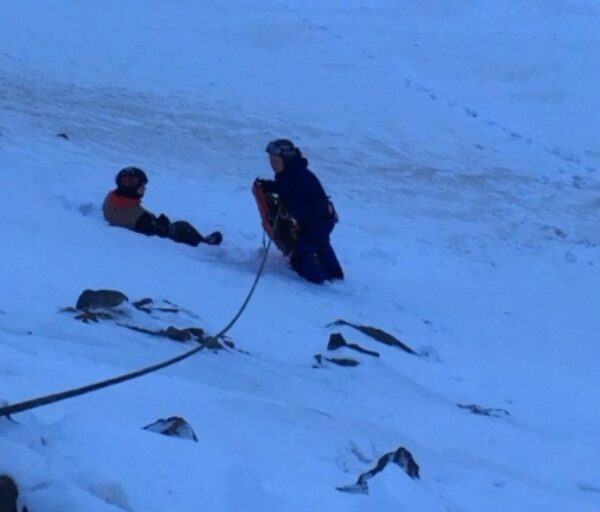 Экстремал сорвался со склона на горнолыжном курорте в Северной Осетии