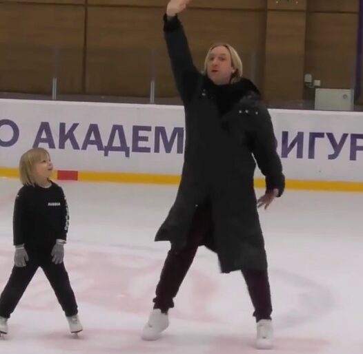 Евгений Плющенко ставит своему сыну программу для соревнований