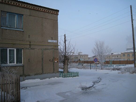 Глава района в Челябинской области получил представление за зловонные стоки около дома