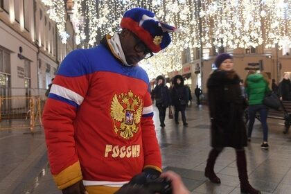 Граждан России могут обязать следить за поведением иностранных гостей