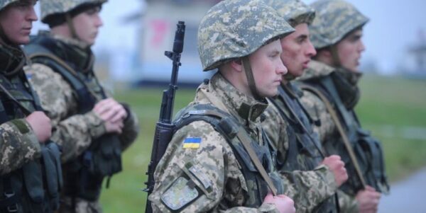 Кабмин предлагает сделать «Слава Україні!» воинским приветствием