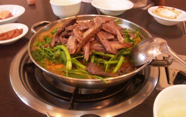 Корейские рестораны накормят гостей Олимпиады блюдами из мяса собак