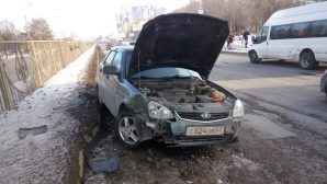 «Лада» протаранила отбойник на Московском шоссе в Рязани