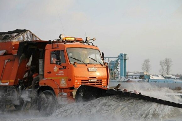 На расчистку от снега трассы М-5 в Челябинской области вывели 40 единиц техники