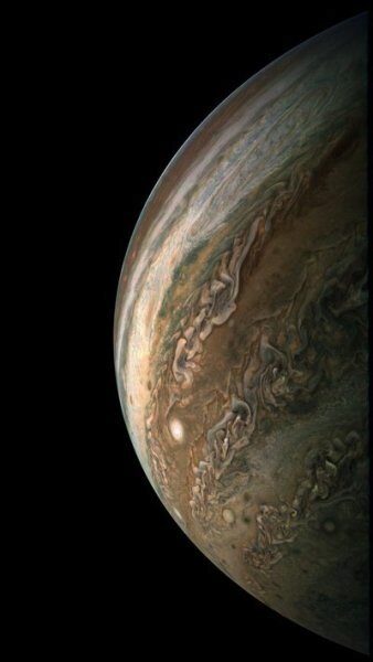 NASA опубликовала новые снимки Юпитера с зонда Juno