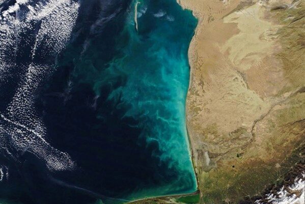 NASA показало фото загадочного явления над Каспийским морем
