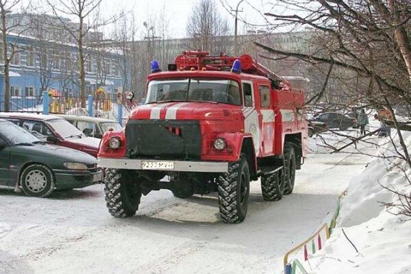 Очевидцы: в Москве горит здание детской больницы