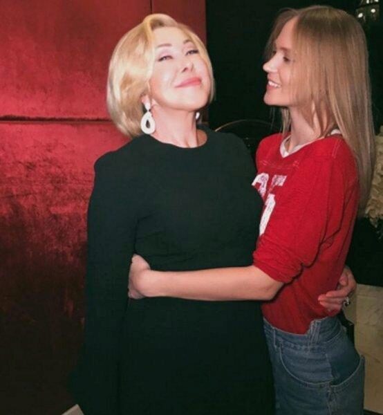 Певица Глюкоза поздравила Любовь Успенскую с днем рождения в Instagram