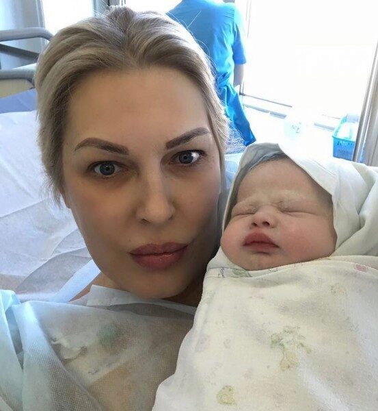 Победительница «Битвы экстрасенсов» Елена Ясевич сегодня родила дочку