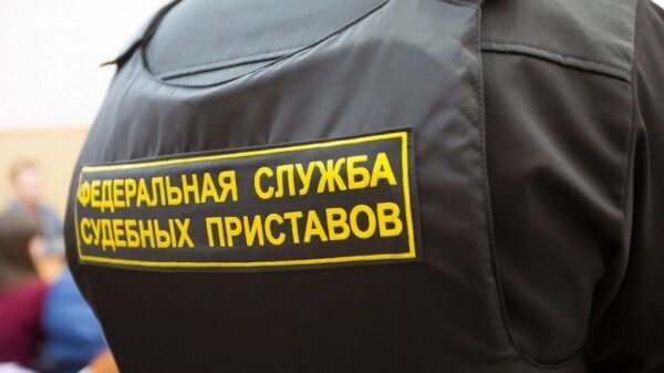 Под Мурманском приставы арестовали за долги гробы и венки на 3 млн рублей