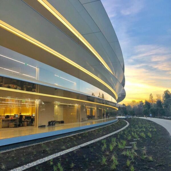 Пользователей Сети впечатлил новый калифорнийский штаб Apple стоимостью ?3,5 млрд